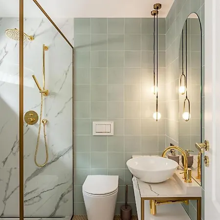 Designer In The Center *