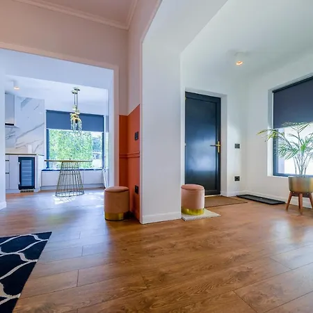 Apartman Designer In The Center