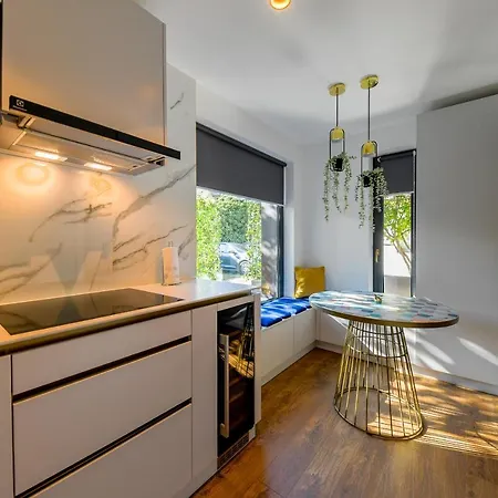 Designer In The Center