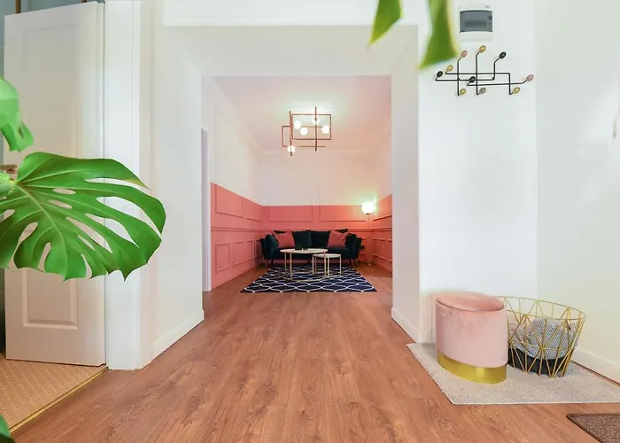 Designer In The Center