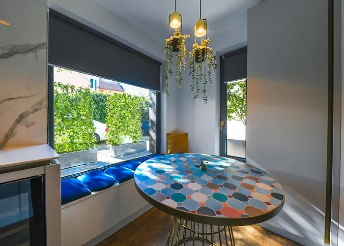 Designer In The Center