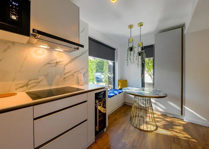 Designer In The Center