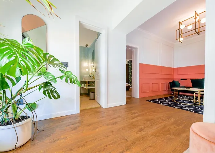 Designer In The Center